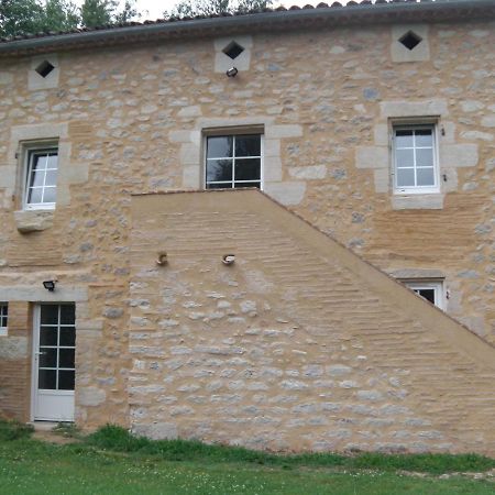 Location Meublee Au Milieu D'Un Ecrin De Verdure Aux Vieux Fours Noaillac Exteriér fotografie