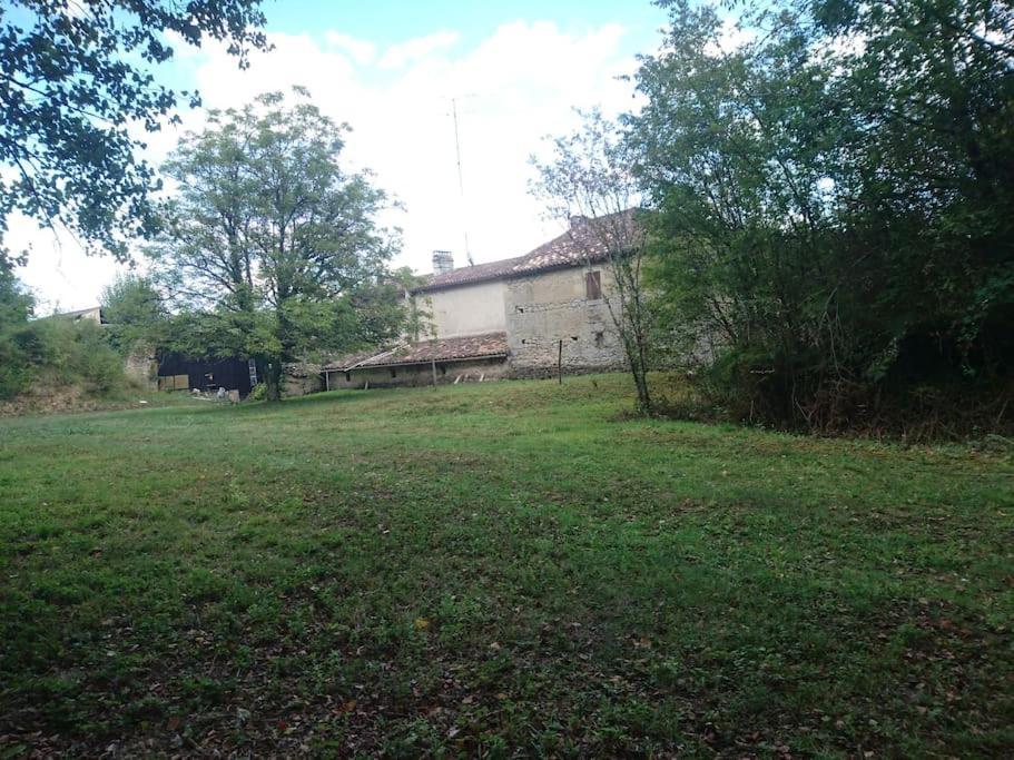 Location Meublee Au Milieu D'Un Ecrin De Verdure Aux Vieux Fours Noaillac Exteriér fotografie