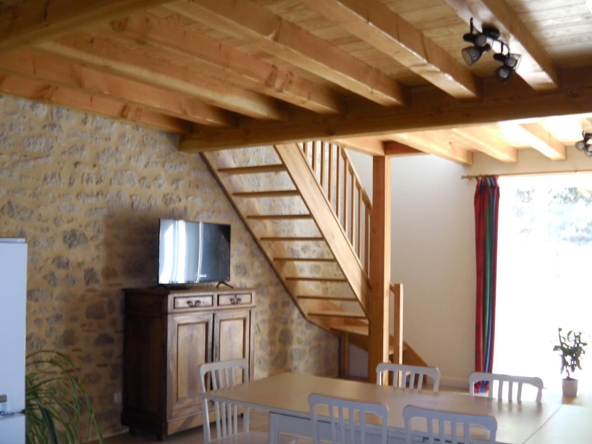Location Meublee Au Milieu D'Un Ecrin De Verdure Aux Vieux Fours Noaillac Exteriér fotografie